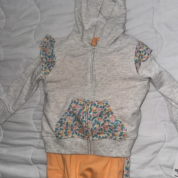 Carter’s baby 3pc Set size 6 month - Picture 2 of 5